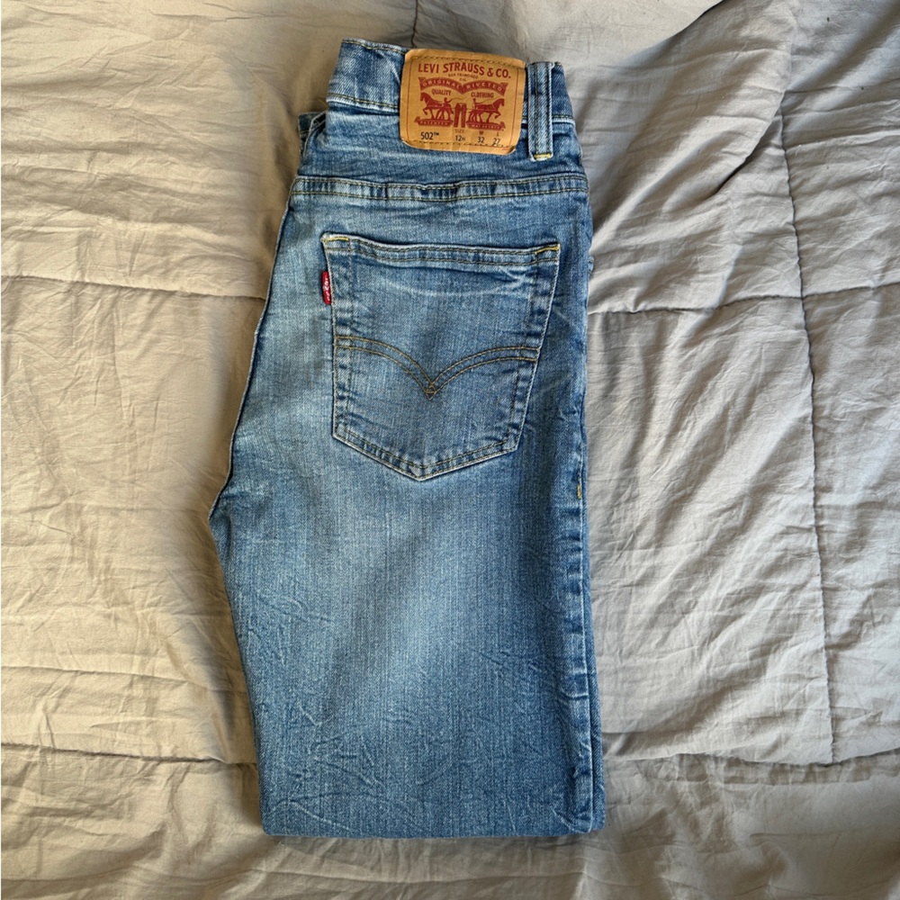 Boys Levi’s 502.